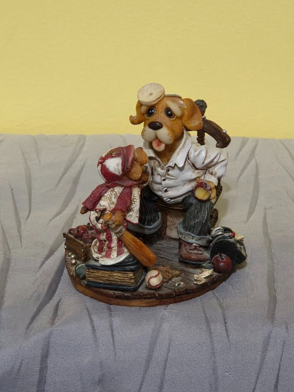 1997 Barkley Crossing "Say A-H-H PPLE" Figure
